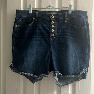 Size 18 Torrid 5 button fly dark jean shorts